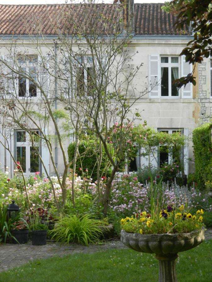 La Maison De L'Ambassadeur Saint-Jean-dʼAngély Zewnętrze zdjęcie